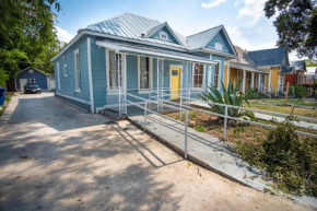 Remodeled Historic 1BR 1BA House Near Downtown